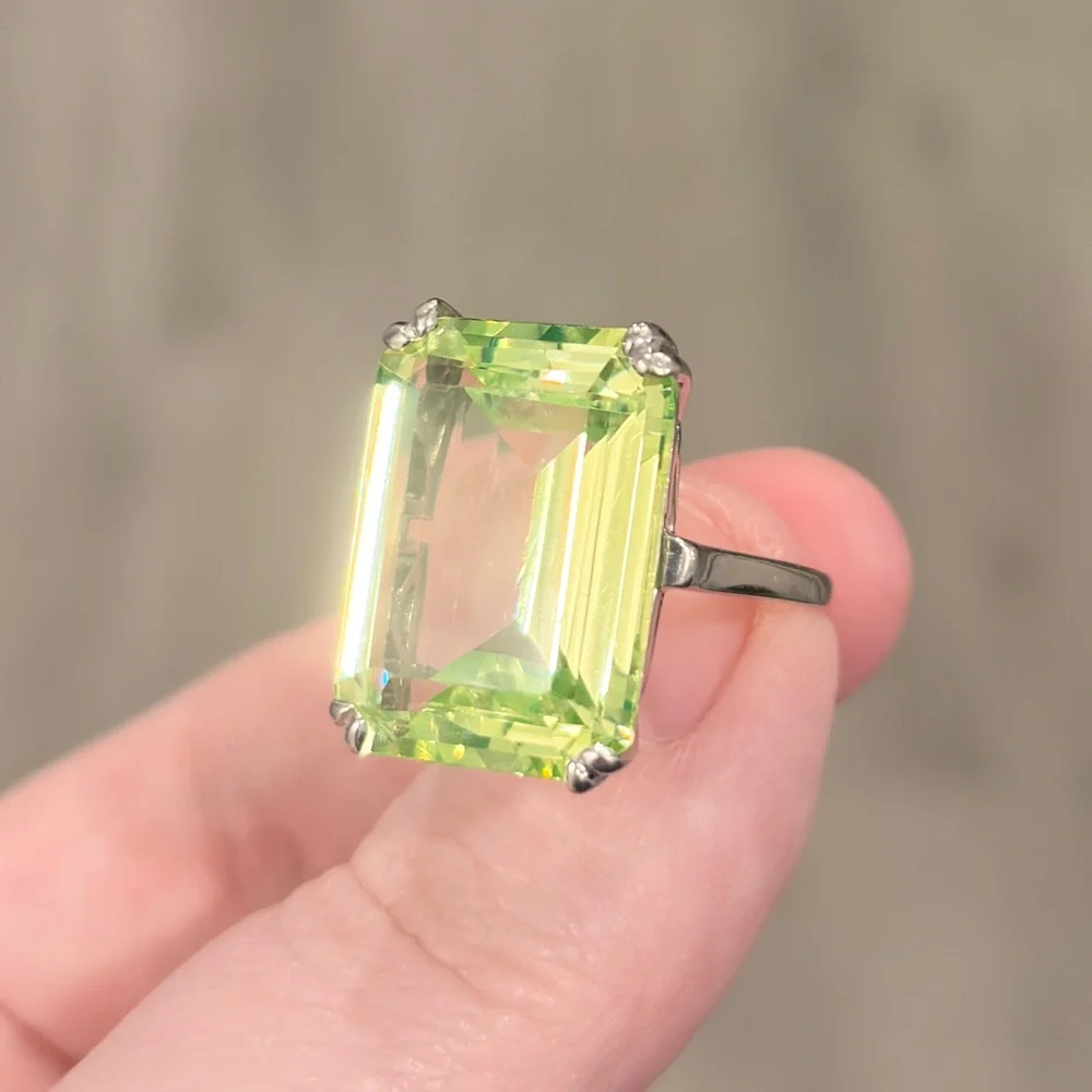 Large Vintage 14K White Gold Synthetic Green Spinel Ring - Size 7.25 - Picture 6 of 11
